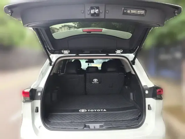 Toyota Highlander — Фото автомобиля 9