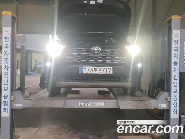 Фотография автомобиля — Toyota RAV4 5th Gen
