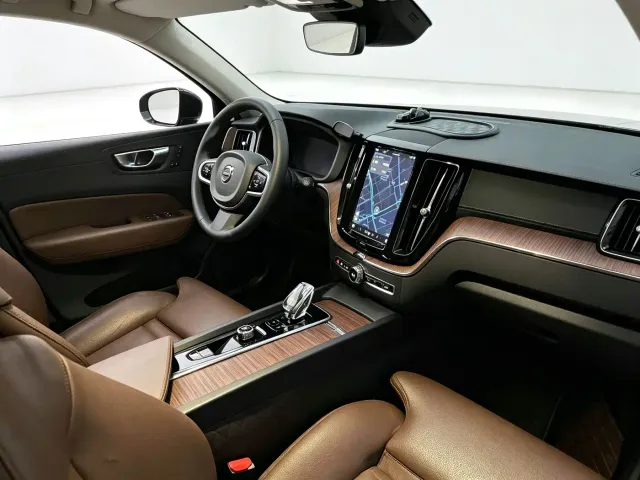 Volvo XC60 — Фото автомобиля 3