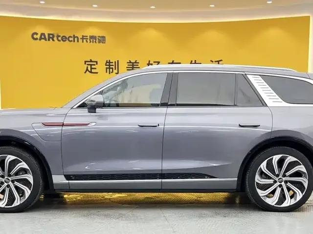 Hongqi E-HS9 — Фото автомобиля 6