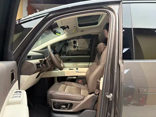 Li Auto MEGA — Фото автомобиля 7