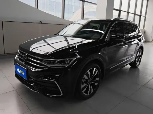 Фотография автомобиля — Volkswagen Tiguan L