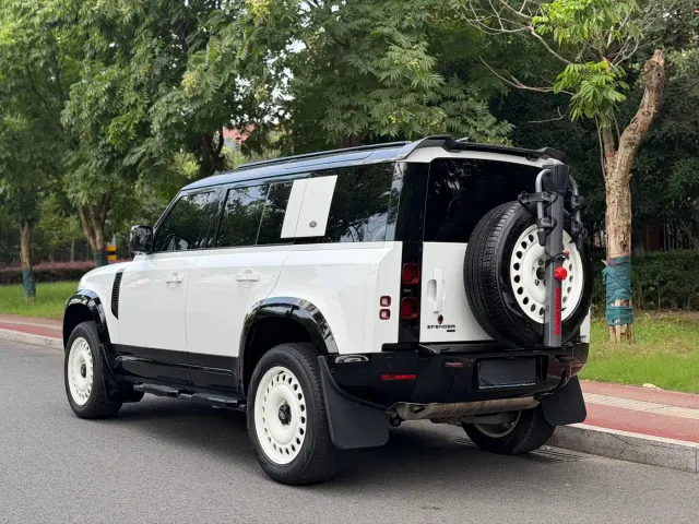 Land Rover Defender — Фото автомобиля 4