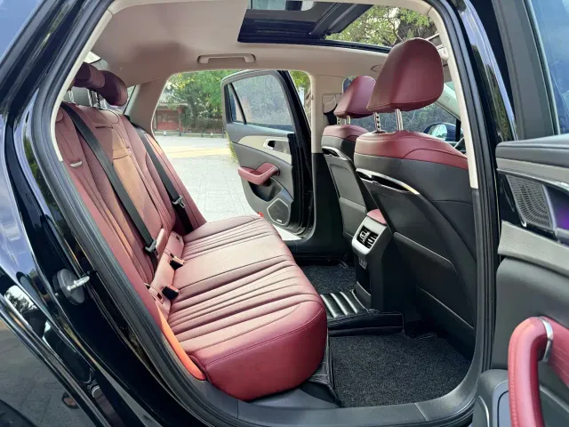 Hongqi H5 — Фото автомобиля 8