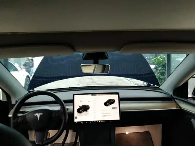 Tesla Model Y — Фото автомобиля 17