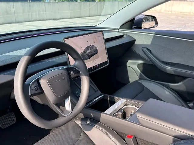 Tesla Model 3 — Фото автомобиля 11