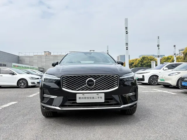 Volvo XC60 — Фото автомобиля 2