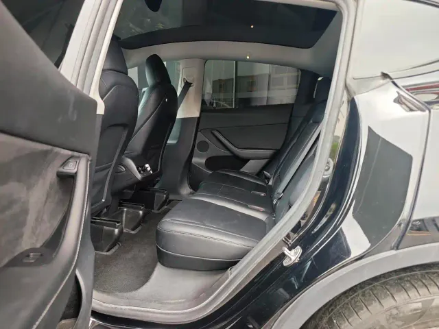 Tesla Model Y — Фото автомобиля 14