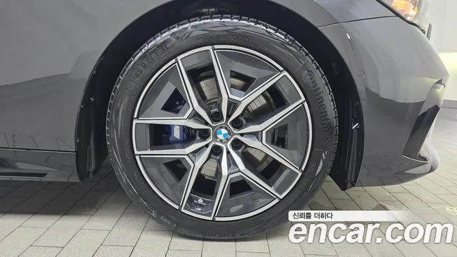 BMW 5-Series — Фото автомобиля 21