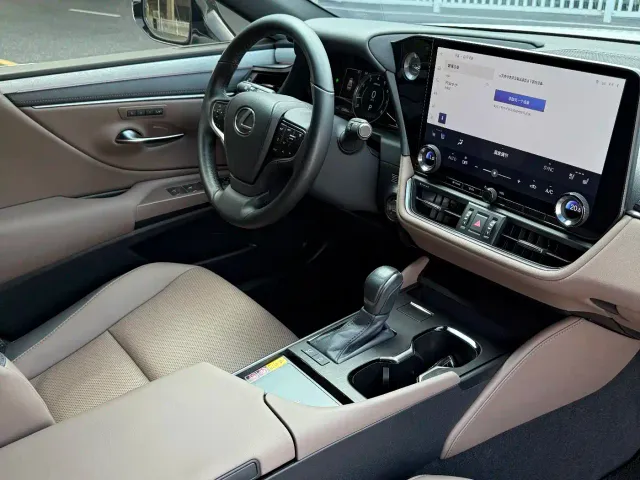 Lexus ES — Фото автомобиля 8