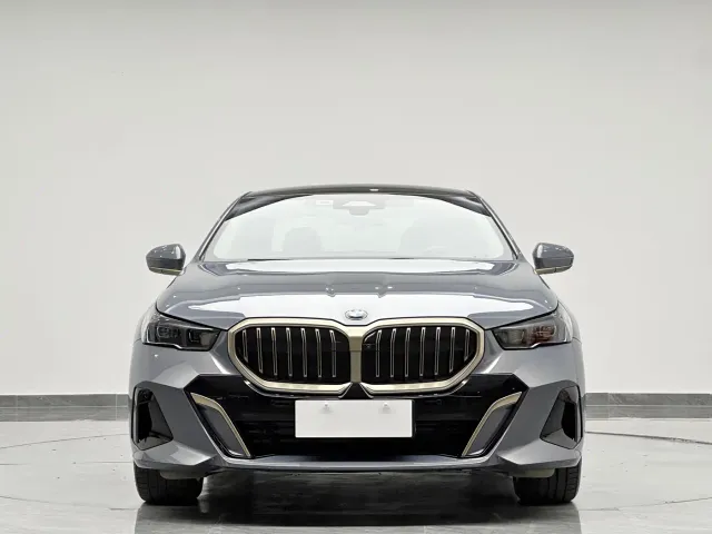 BMW 5 Series — Фото автомобиля 2