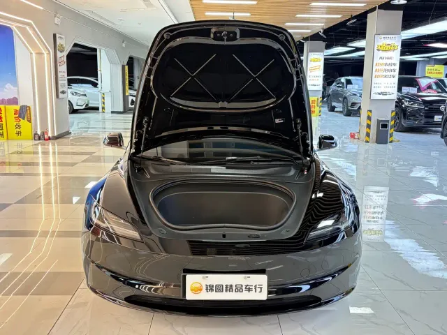 Tesla Model 3 — Фото автомобиля 21