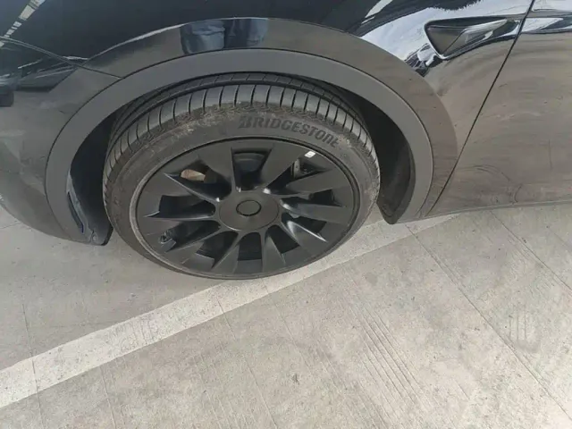 Tesla Model Y — Фото автомобиля 22