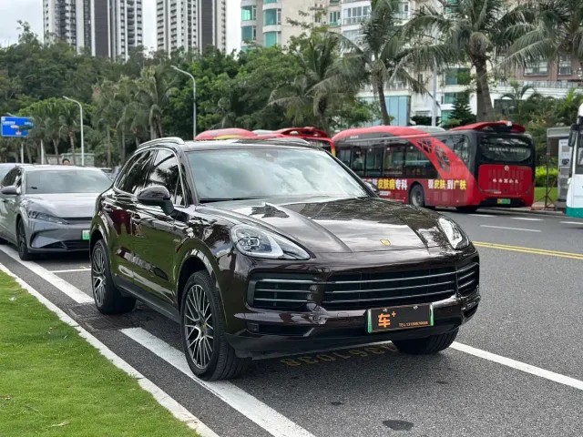 Porsche Cayenne — Фото автомобиля 3