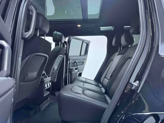 Land Rover Defender — Фото автомобиля 14