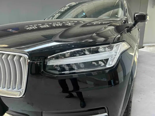 Volvo XC90 — Фото автомобиля 2