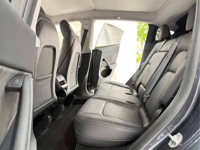 Tesla Model Y — Фото автомобиля 11