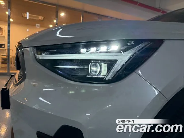Volvo XC40 — Фото автомобиля 18