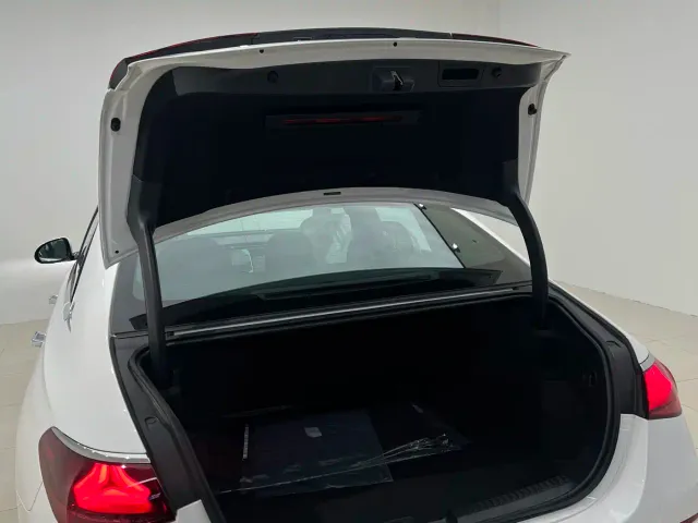 Mercedes-Benz E-Class — Фото автомобиля 9