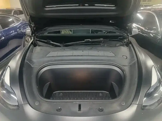 Tesla Model Y — Фото автомобиля 19
