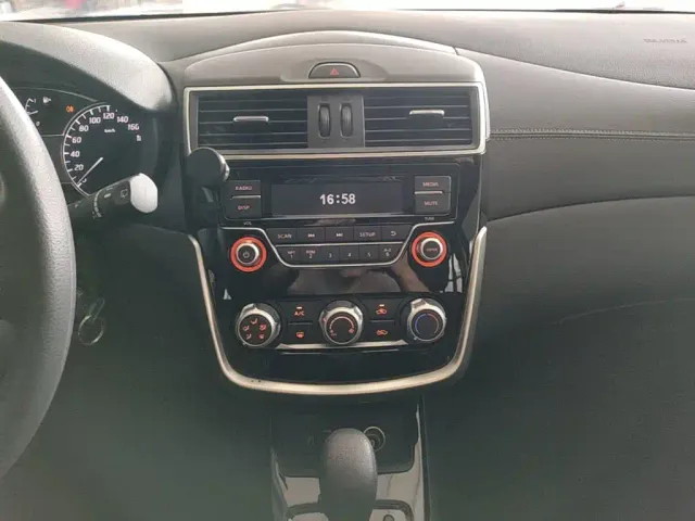 Nissan Tiida — Фото автомобиля 12
