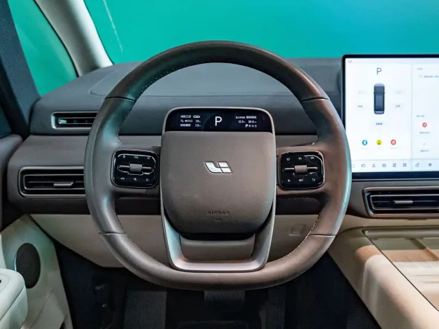 Li Auto MEGA — Фото автомобиля 4