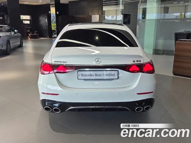 Mercedes-Benz E-Class — Фото автомобиля 4
