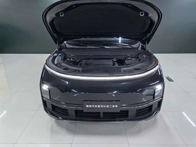 Li Auto L8 — Фото автомобиля 3
