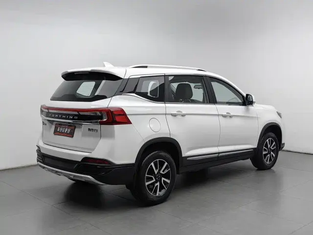 Forthing T5 — Фото автомобиля 2