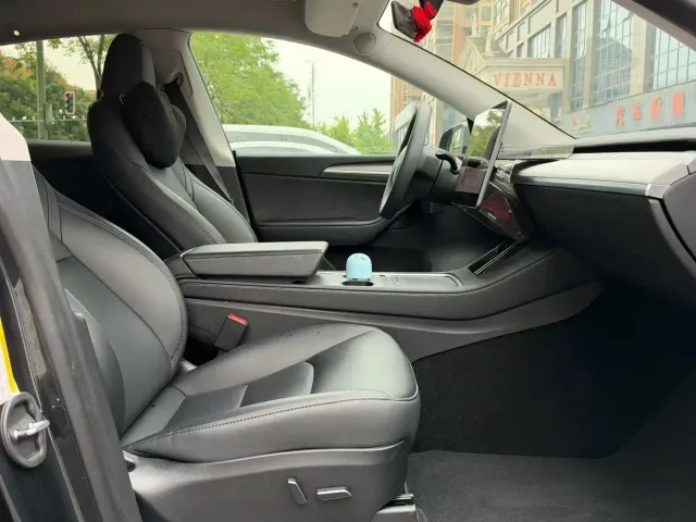 Tesla Model Y — Фото автомобиля 8