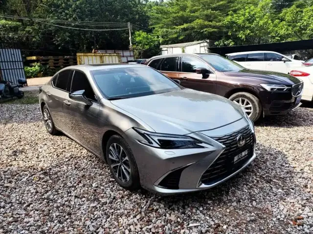 Lexus Lexus ES 2025 300h Ultimate Edition — Фото автомобиля 3