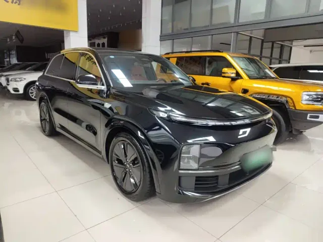 Li Auto L8 — Фото автомобиля 21