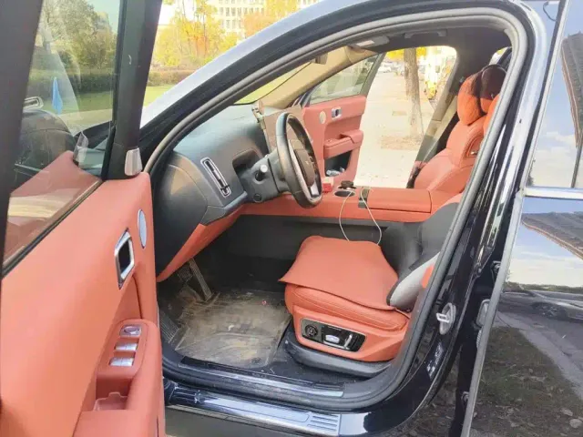 Li Auto L7 — Фото автомобиля 8