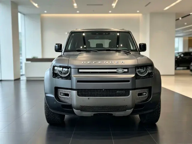 Land Rover Defender — Фото автомобиля 2