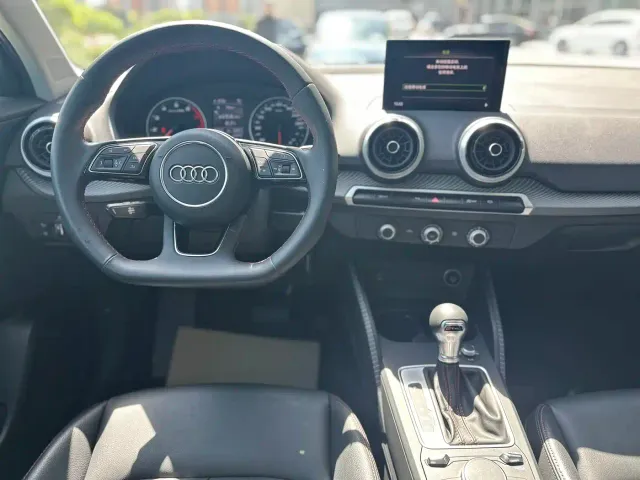 Audi Q2L — Фото автомобиля 12