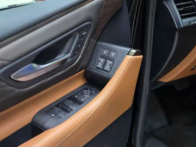 Toyota Vellfire — Фото автомобиля 9