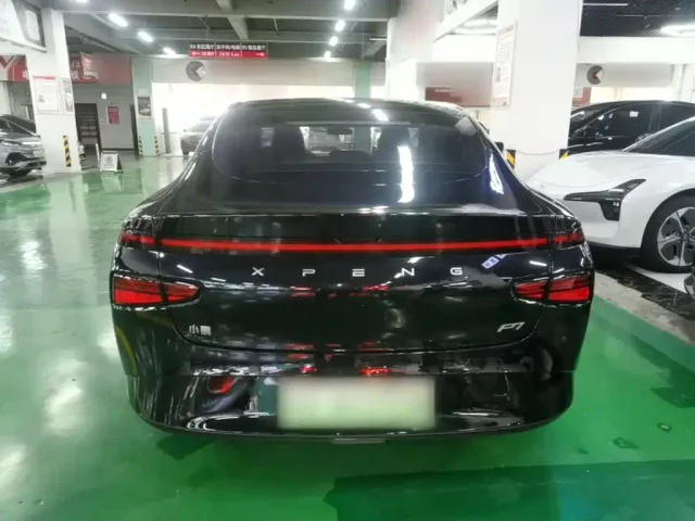 Xpeng P7 — Фото автомобиля 5