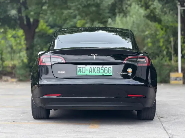 Tesla Model 3 — Фото автомобиля 6