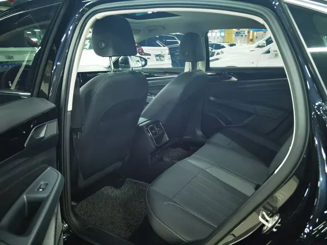 Volkswagen Passat — Фото автомобиля 6