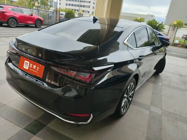 Lexus ES — Фото автомобиля 5
