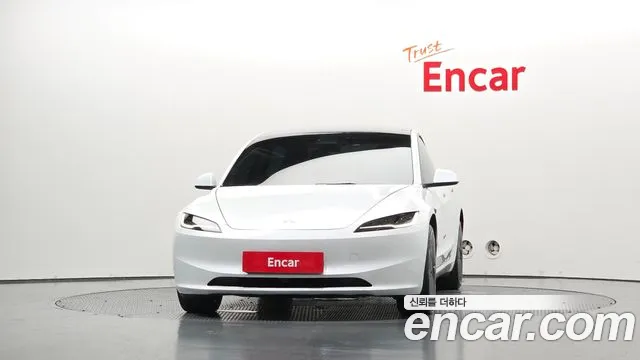 Tesla Model 3 — Фото автомобиля 3