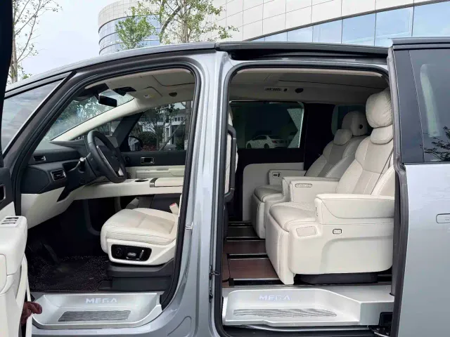 Li Auto MEGA — Фото автомобиля 5