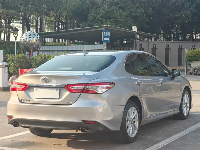 Toyota Camry — Фото автомобиля 4