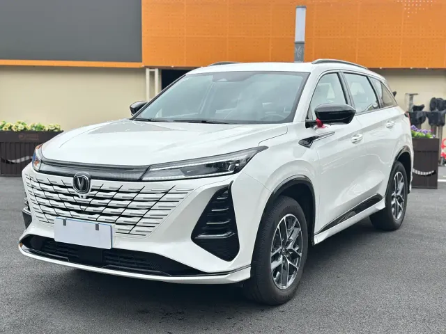 Фотография автомобиля — Changan CS75 Plus