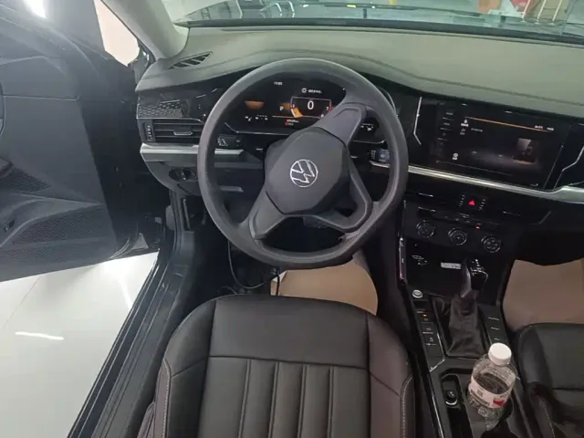 Volkswagen Passat — Фото автомобиля 10