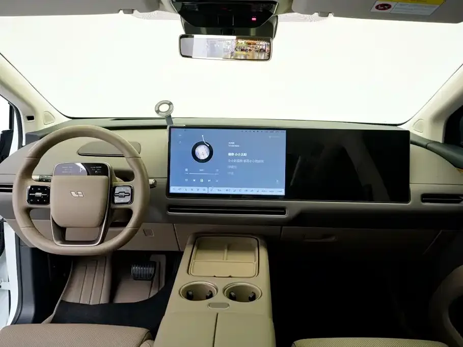 Li Auto Li i8 2025 Standard Edition — Фото автомобиля 4