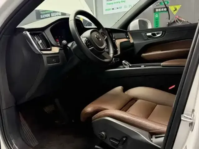 Volvo Volvo XC60 2023 B5 AWD Smart Luxury Edition — Фото автомобиля 7