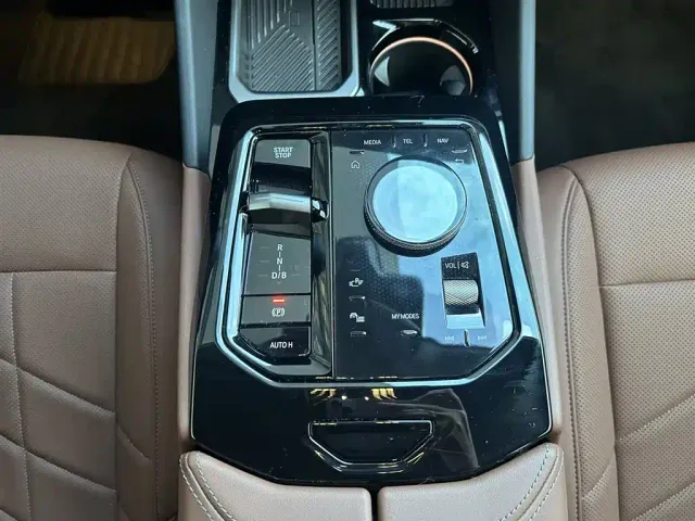BMW i5 — Фото автомобиля 11