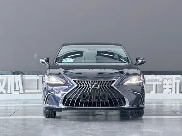 Lexus ES — Фото автомобиля 2