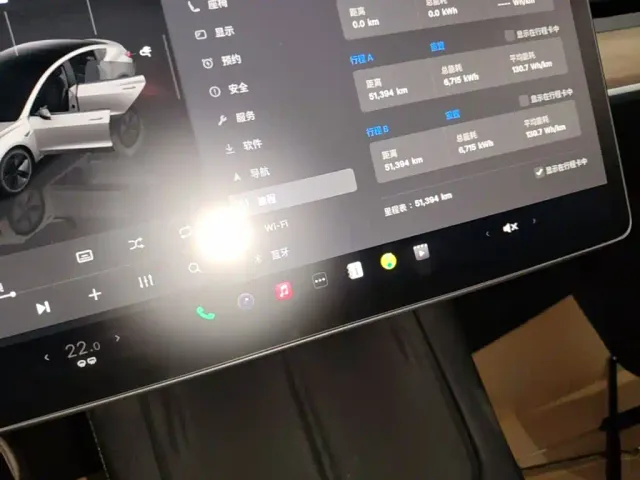 Tesla Model 3 — Фото автомобиля 11